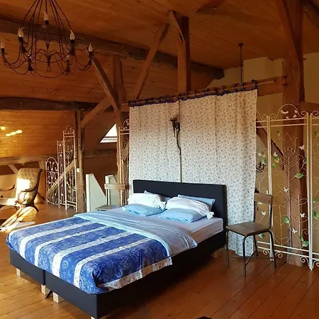 بيت للعطل The Old Farm House
