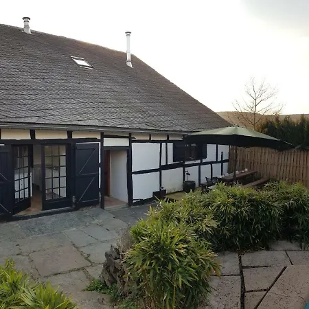 The Old Farm House بيت للعطل